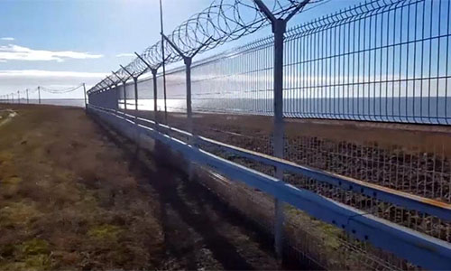 la valla entre Crimea y el territorio de Ucrania